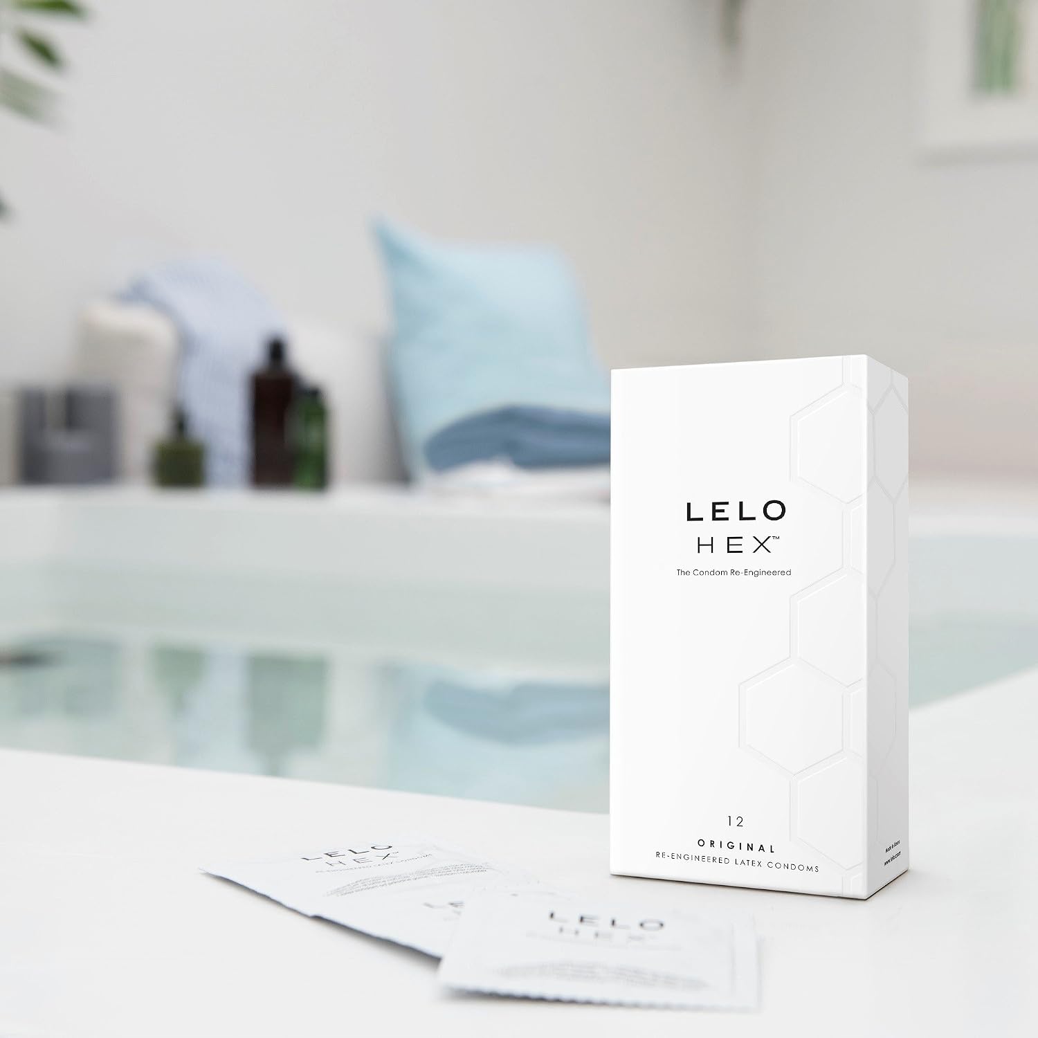 LELO HEX Original - Ultra Thin Condoms, Increased Strength, 12 Pack | This ultra thin condom offers increased strength without reducing sensation, for comfortable, reliable protection. - Image 7