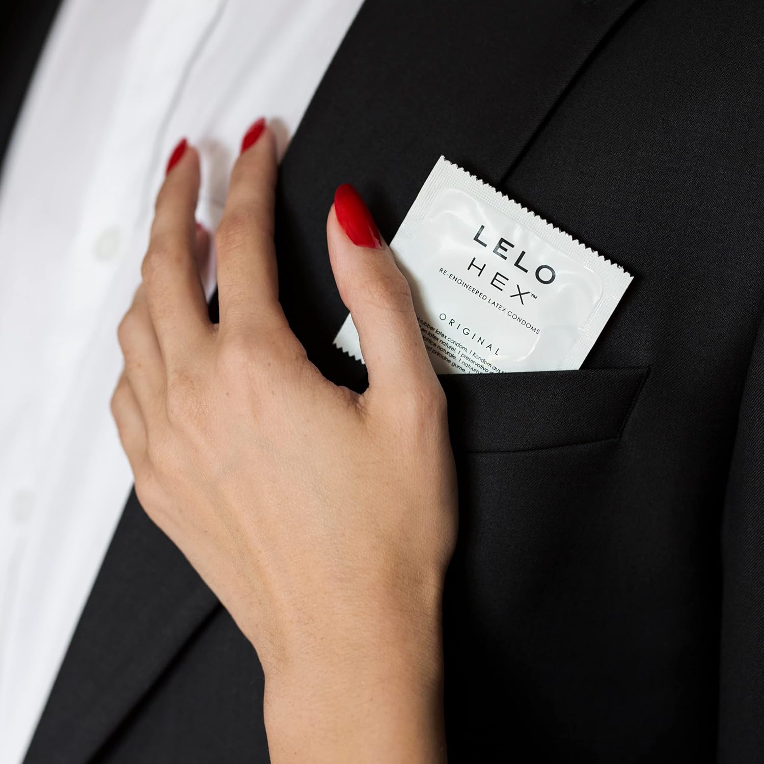 LELO HEX Original - Ultra Thin Condoms, Increased Strength, 12 Pack | This ultra thin condom offers increased strength without reducing sensation, for comfortable, reliable protection. - Image 6