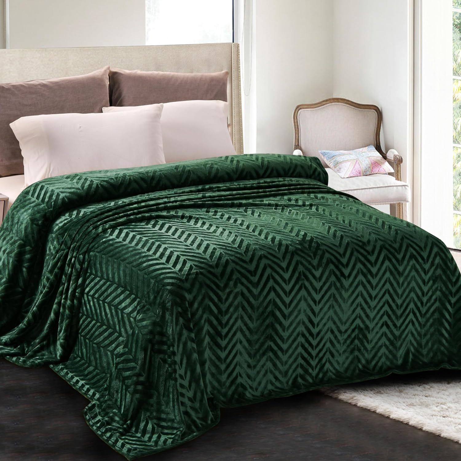 Whale Flotilla Flannel Fleece Fall Bed Blanket Queen Size, Emerald Green | Lightweight Breathable Soft Bedspread, Plush Fluffy Coverlet Chevron Design Decorative Blanket for Home Life, 90x90 Inch