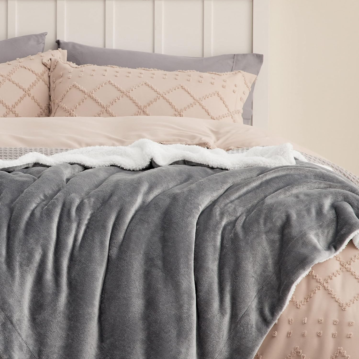 Bedsure GentleSoft Sherpa Fleece Twin Blanket for Couch, Non-Heated, Thick and Warm Throw for Women and Men, Soft Fuzzy Plush Blanket for Winter, Grey, 60x80 Inches - Image 5